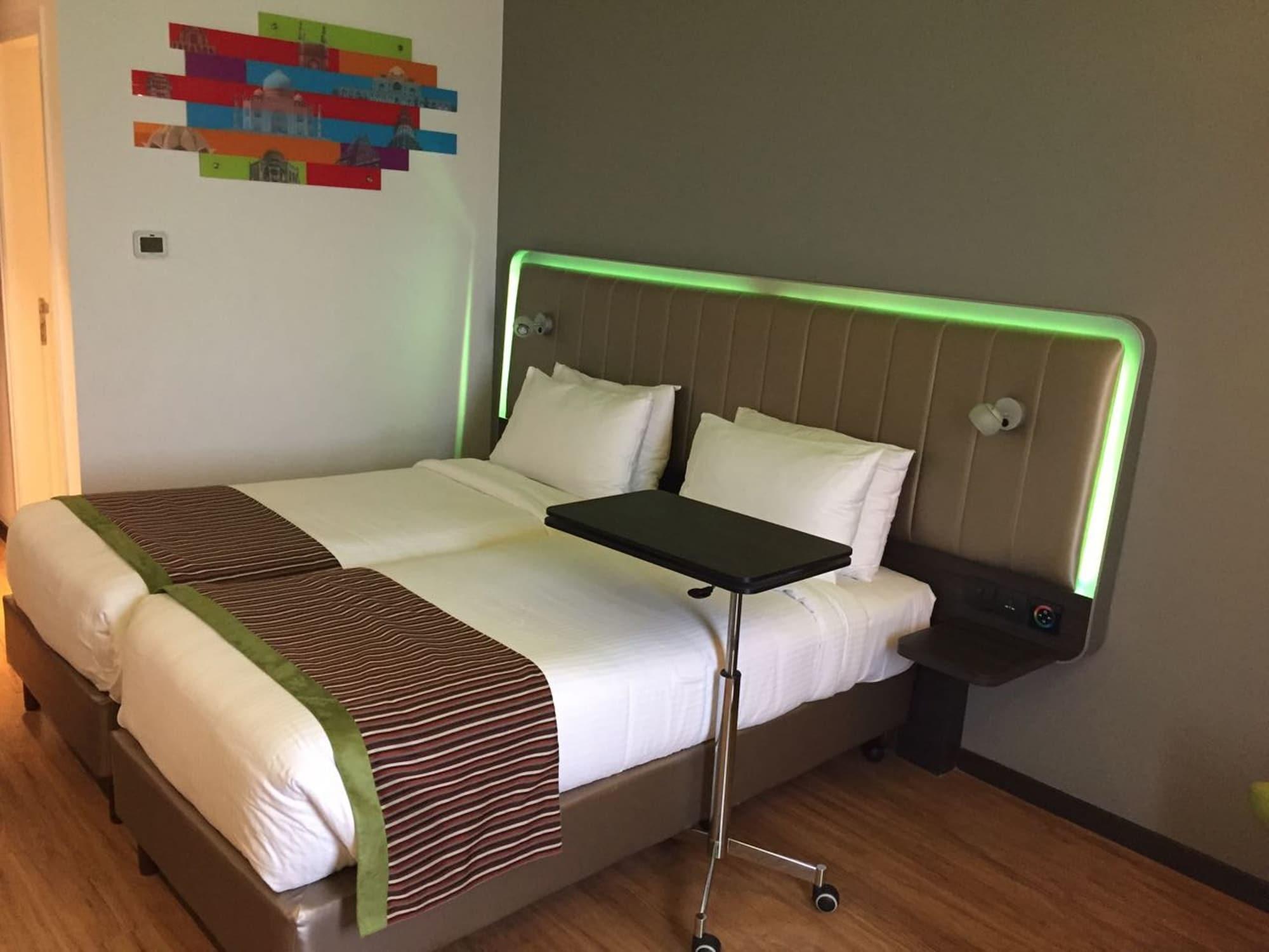 Park Inn By Radisson,South Delhi 新德里 外观 照片 A room at the hotel