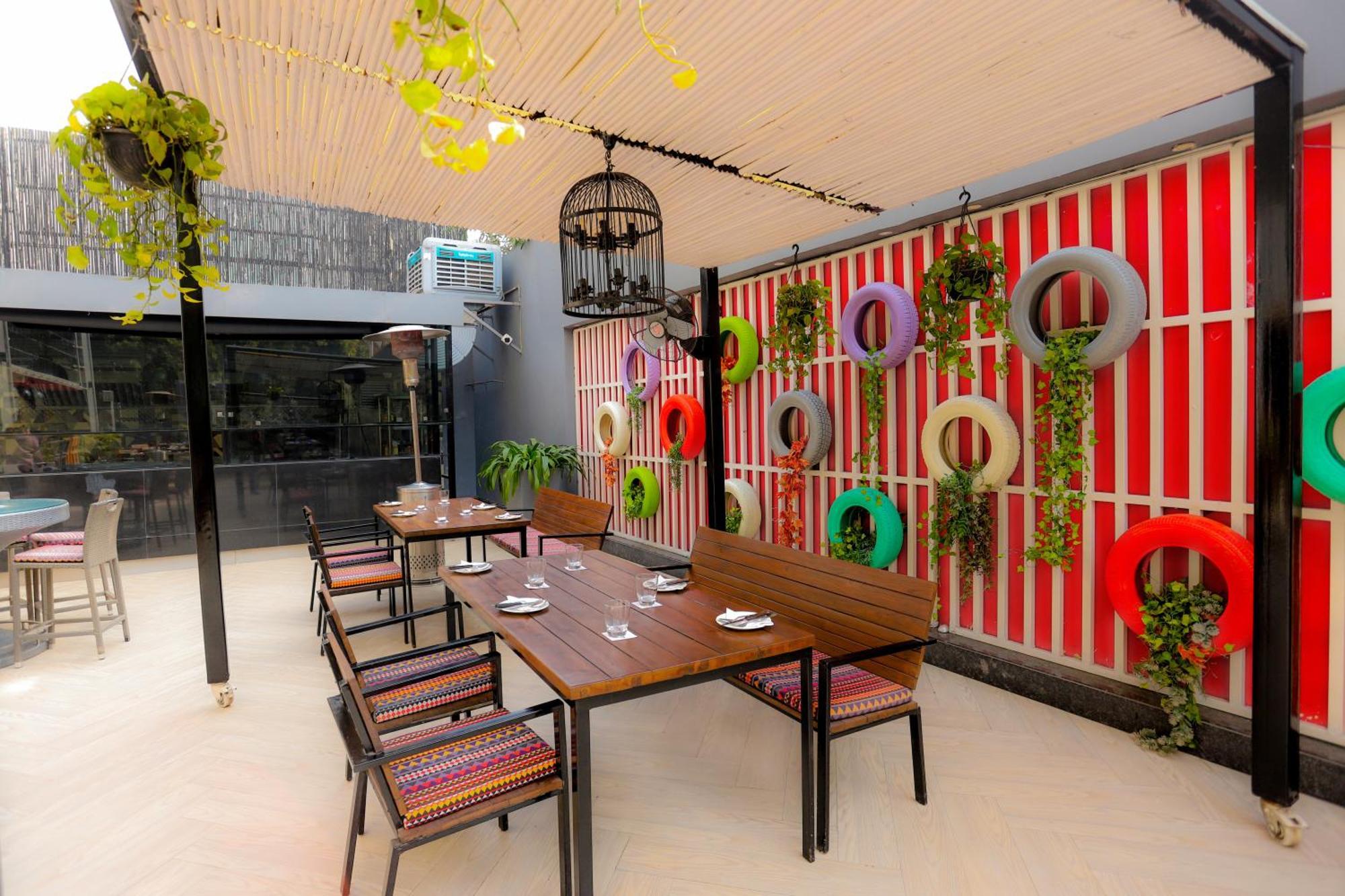 Park Inn By Radisson,South Delhi 新德里 外观 照片 The interior of the restaurant
