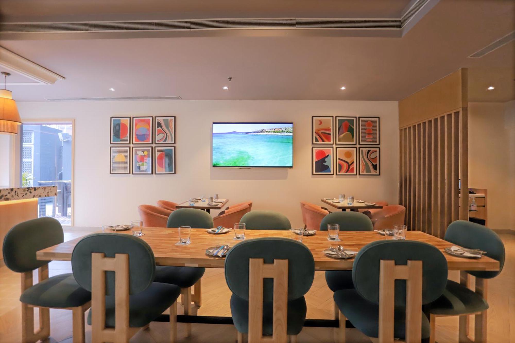 Park Inn By Radisson,South Delhi 新德里 外观 照片 The interior of the restaurant