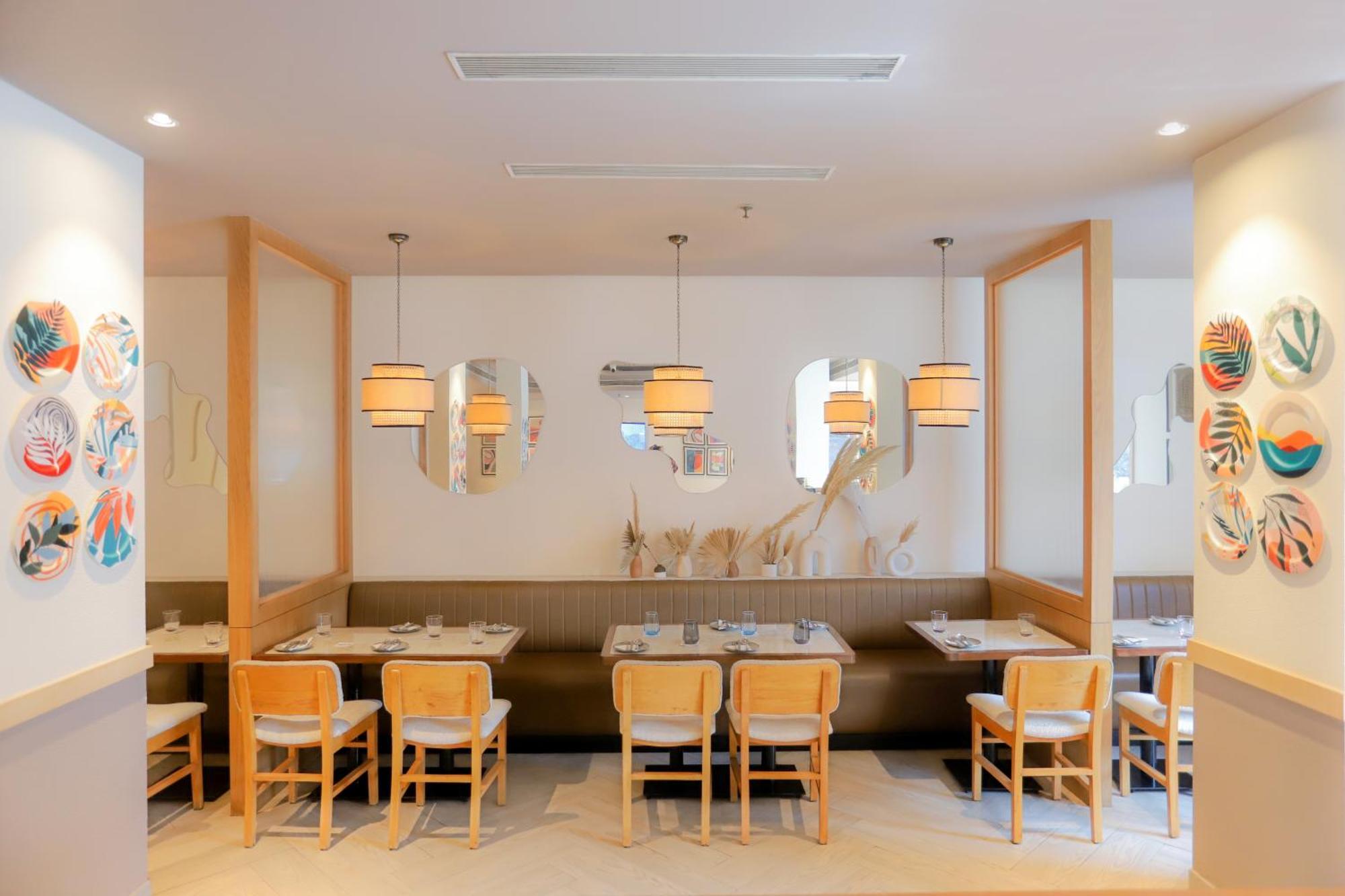 Park Inn By Radisson,South Delhi 新德里 外观 照片 Interior of a restaurant in Tokyo
