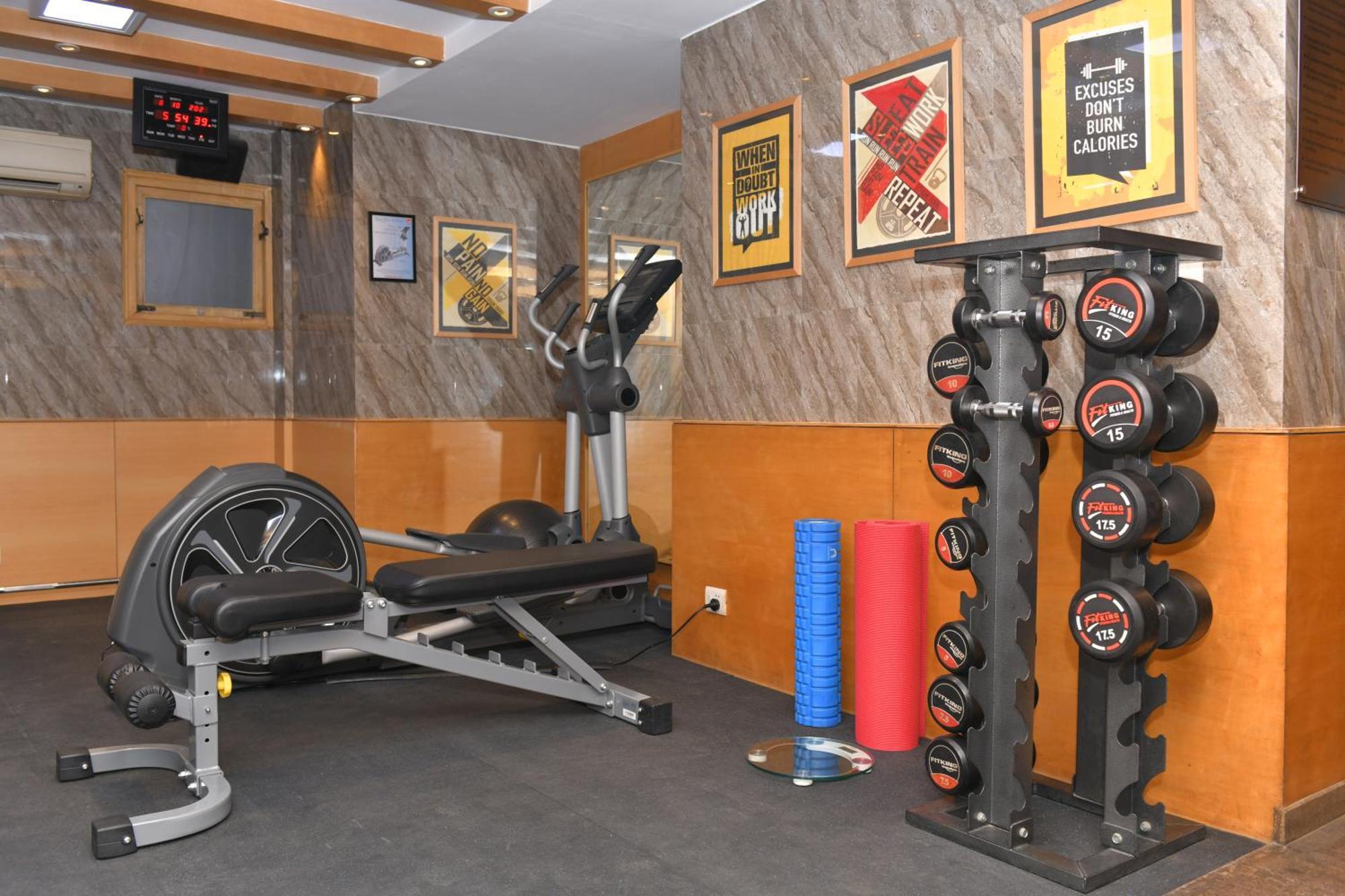 Park Inn By Radisson,South Delhi 新德里 外观 照片 A typical home gym