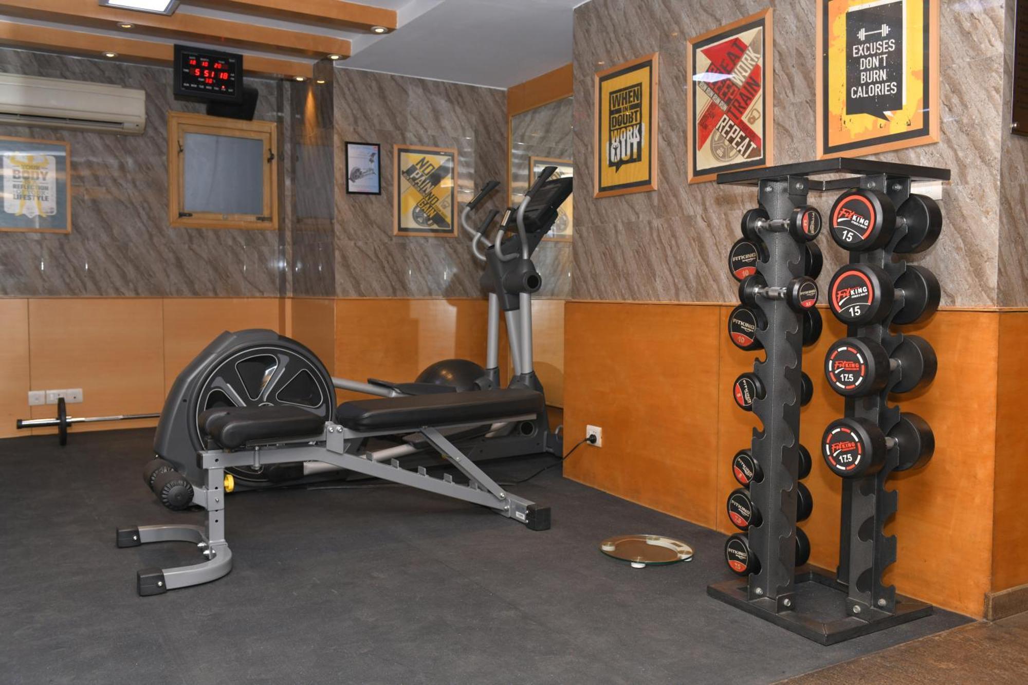 Park Inn By Radisson,South Delhi 新德里 外观 照片 A typical gym