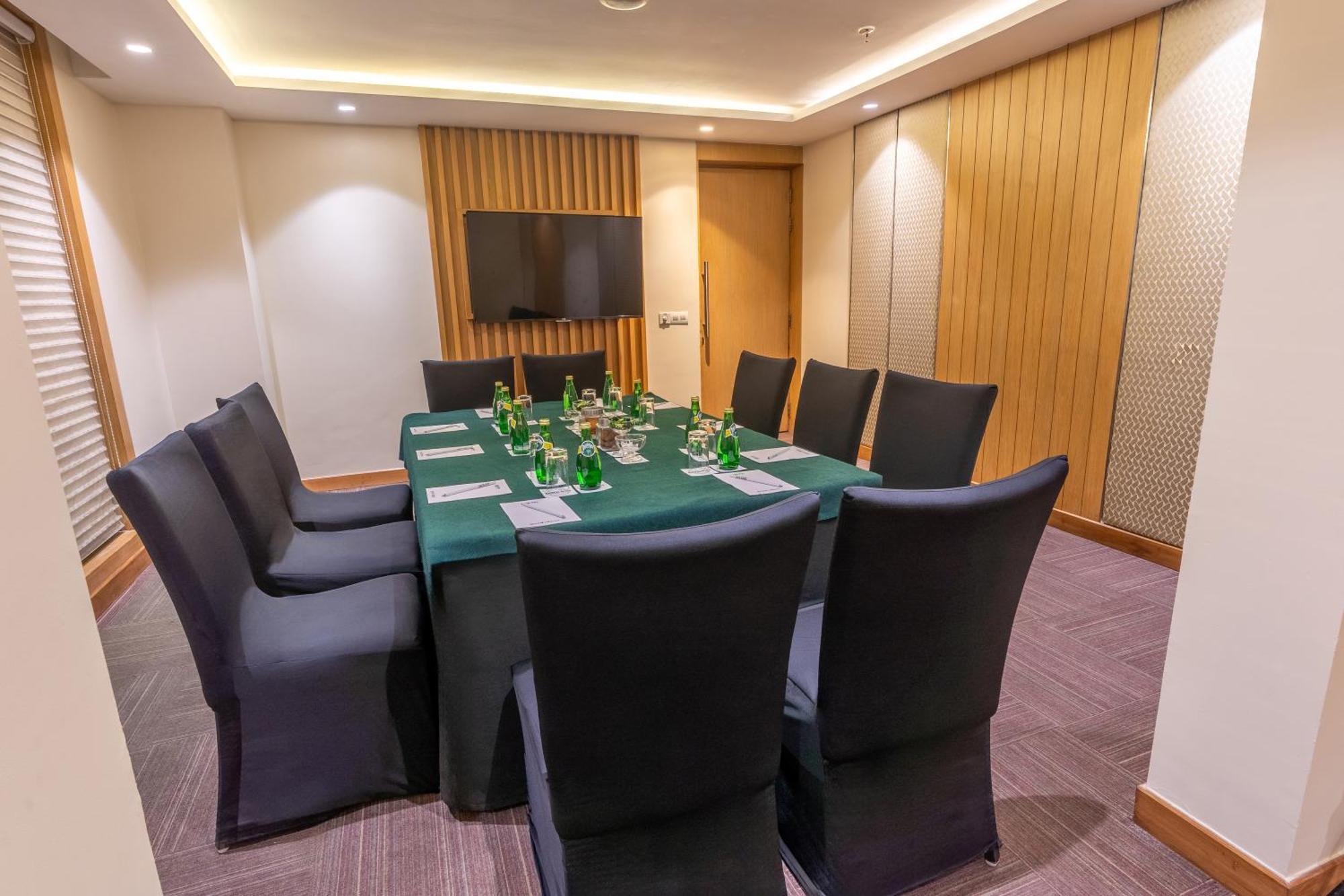 Park Inn By Radisson,South Delhi 新德里 外观 照片 Meeting room at the hotel