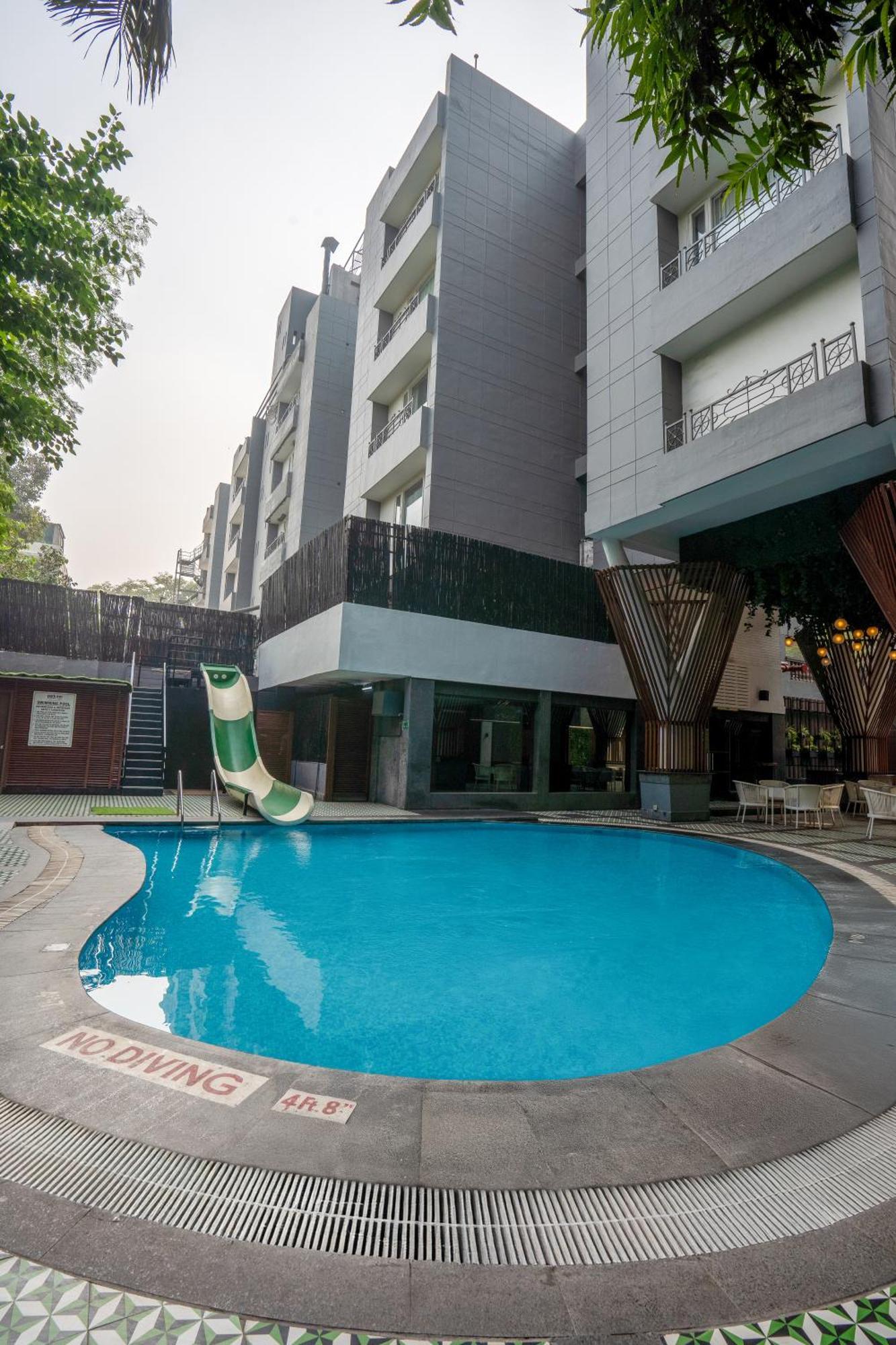 Park Inn By Radisson,South Delhi 新德里 外观 照片 Swimming pool at the hotel
