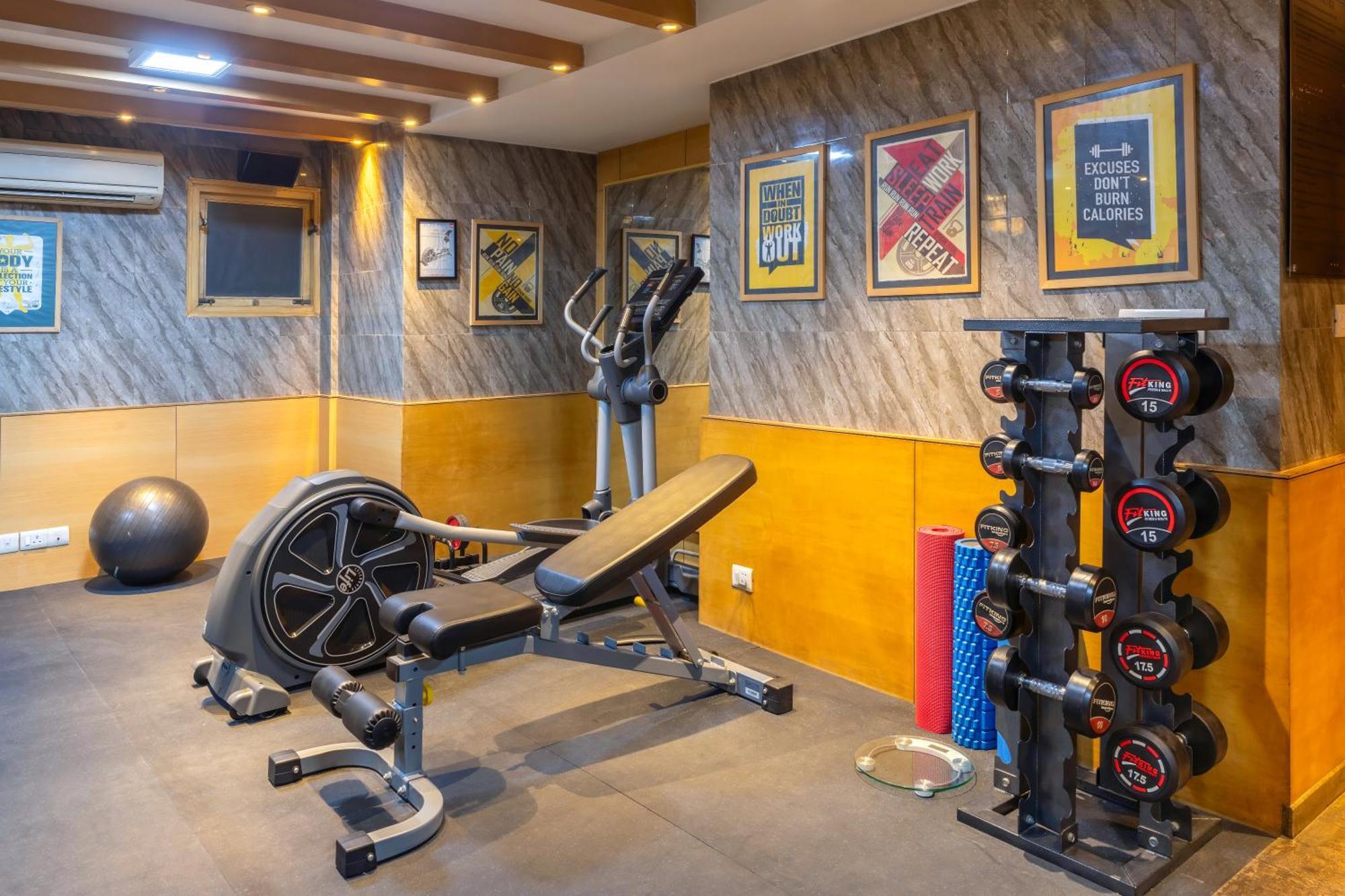 Park Inn By Radisson,South Delhi 新德里 外观 照片 The gym at the hotel
