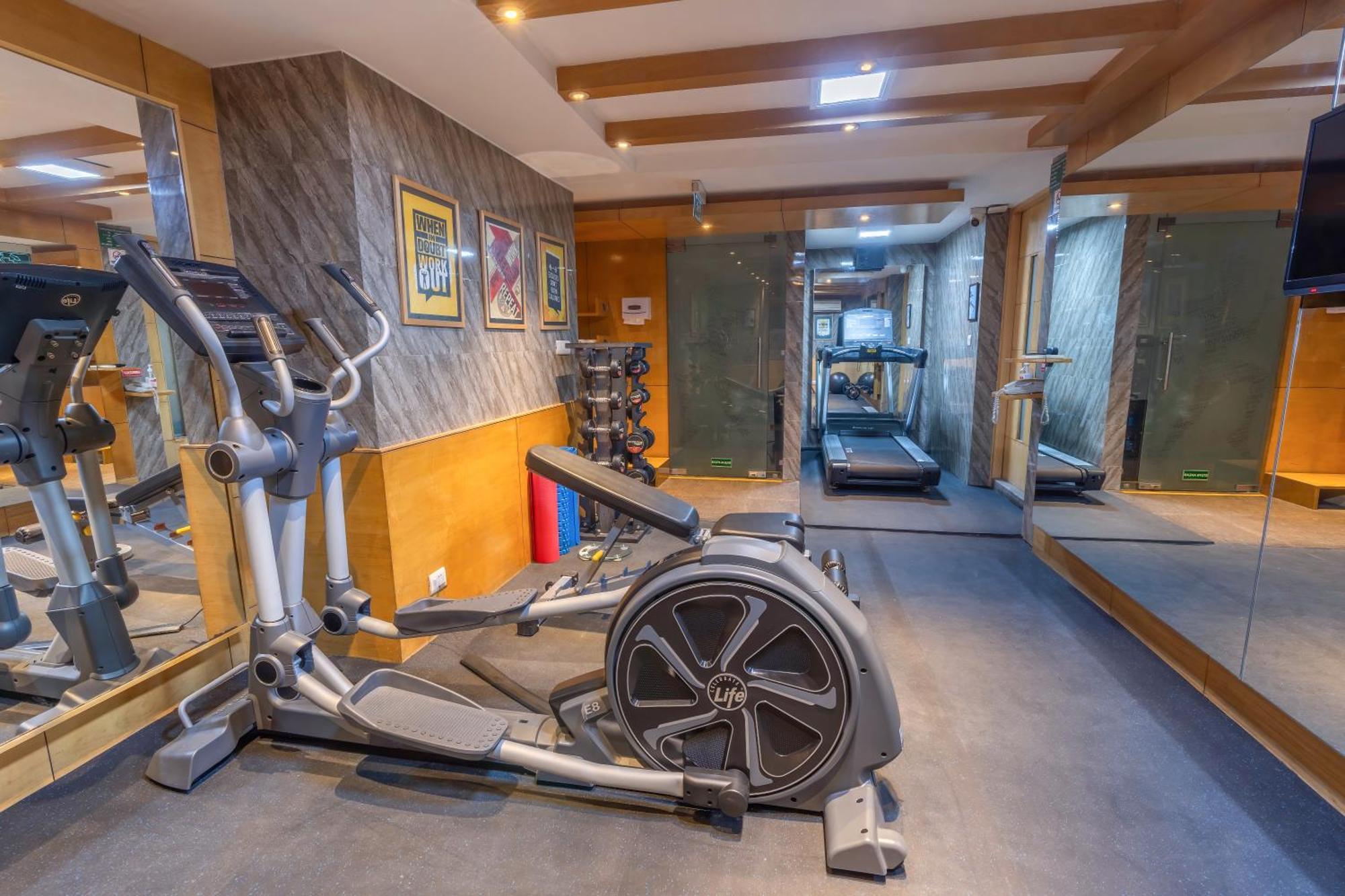 Park Inn By Radisson,South Delhi 新德里 外观 照片 The gym at the hotel