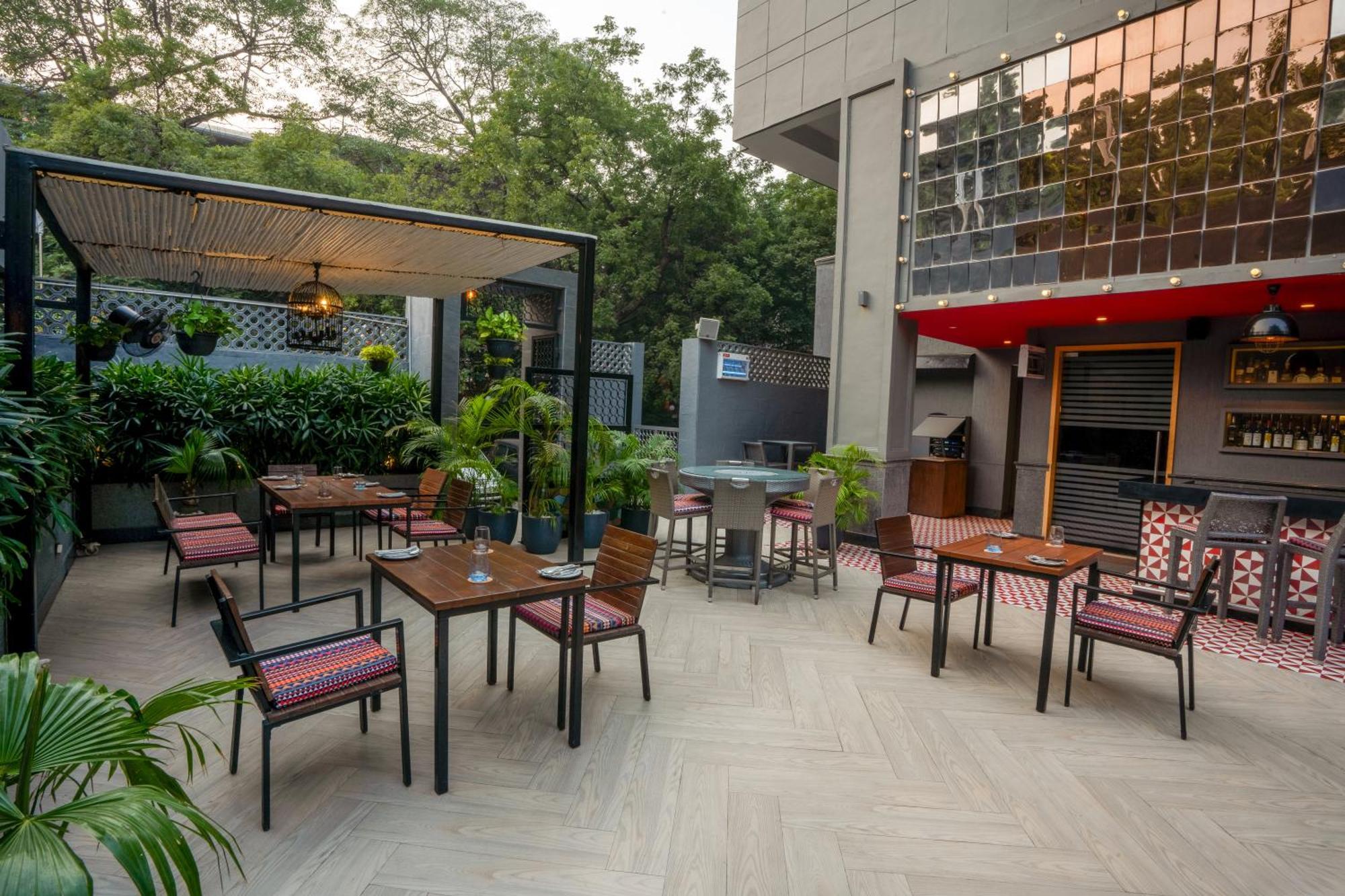 Park Inn By Radisson,South Delhi 新德里 外观 照片 The Terrace at the Park