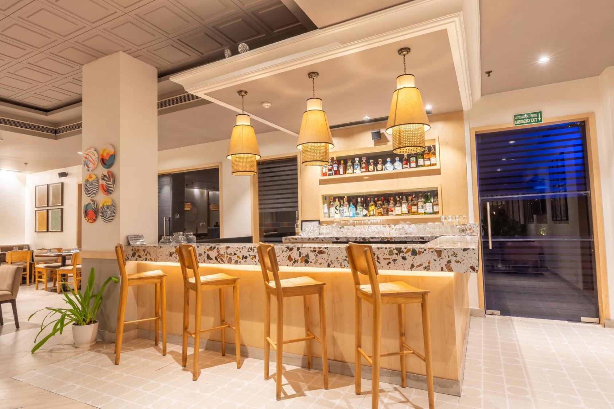 Park Inn By Radisson,South Delhi 新德里 外观 照片 The bar at the lounge