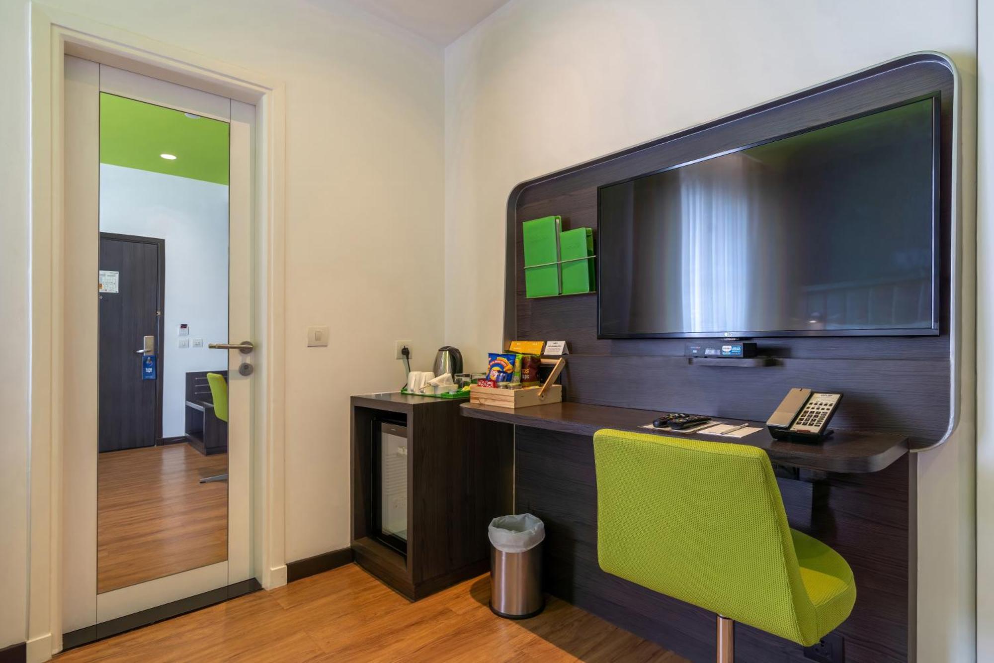 Park Inn By Radisson,South Delhi 新德里 外观 照片 A typical room at the hotel