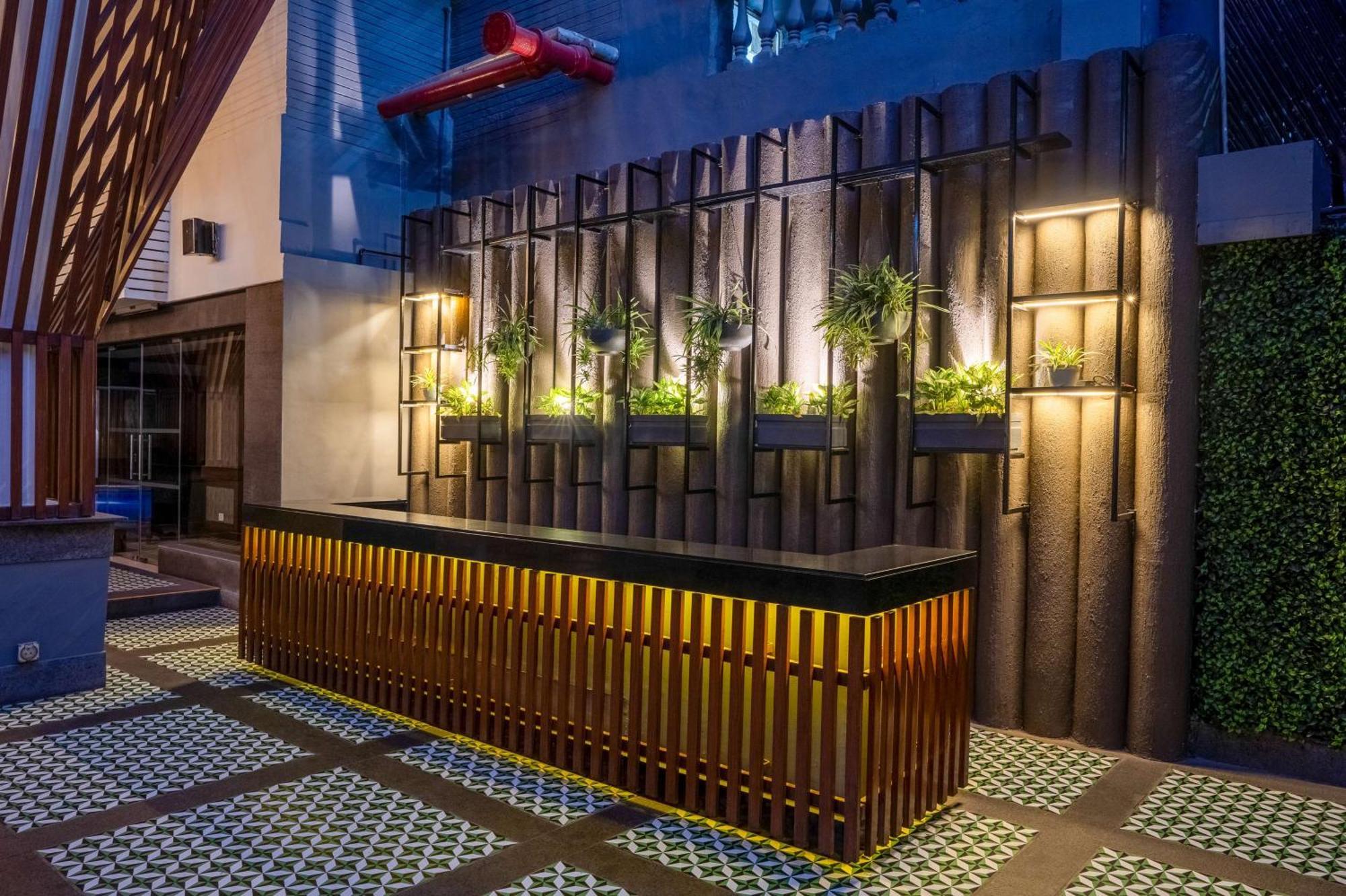 Park Inn By Radisson,South Delhi 新德里 外观 照片 The bar at the hotel