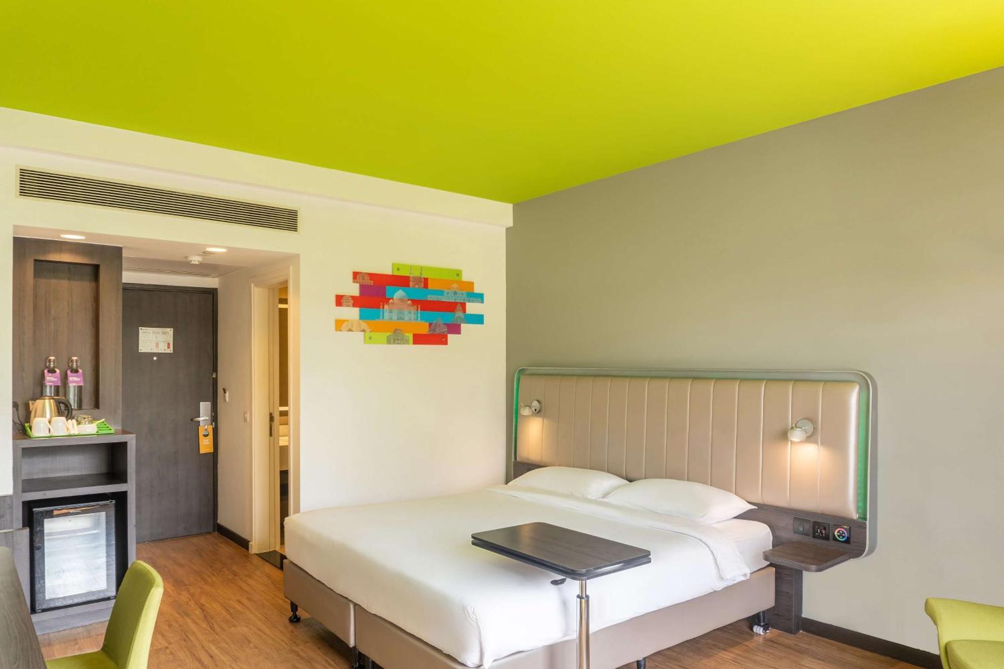 Park Inn By Radisson,South Delhi 新德里 外观 照片 A room at the hotel