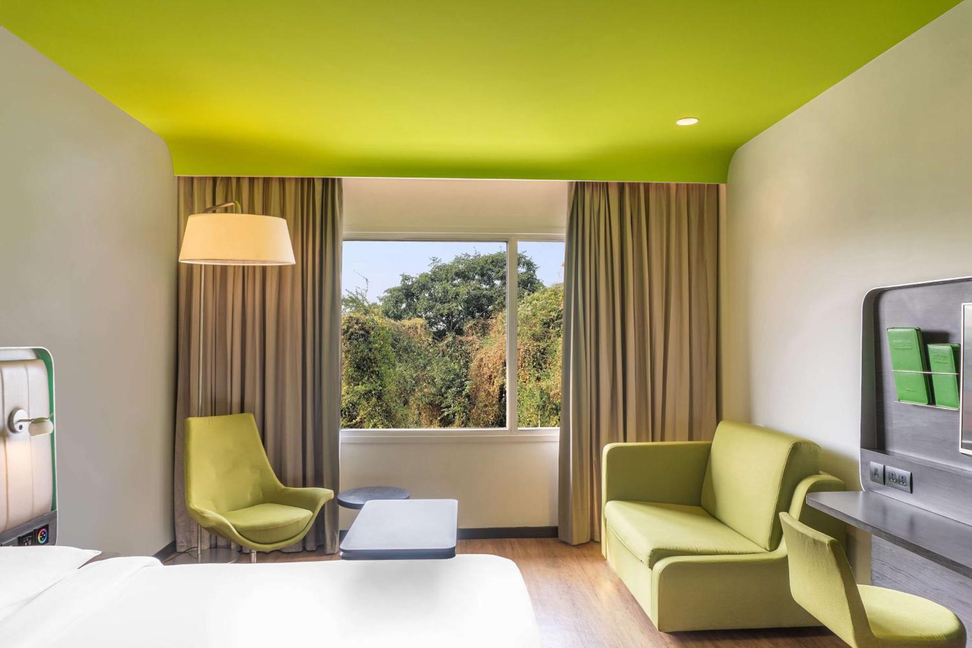 Park Inn By Radisson,South Delhi 新德里 外观 照片 A room at the hotel