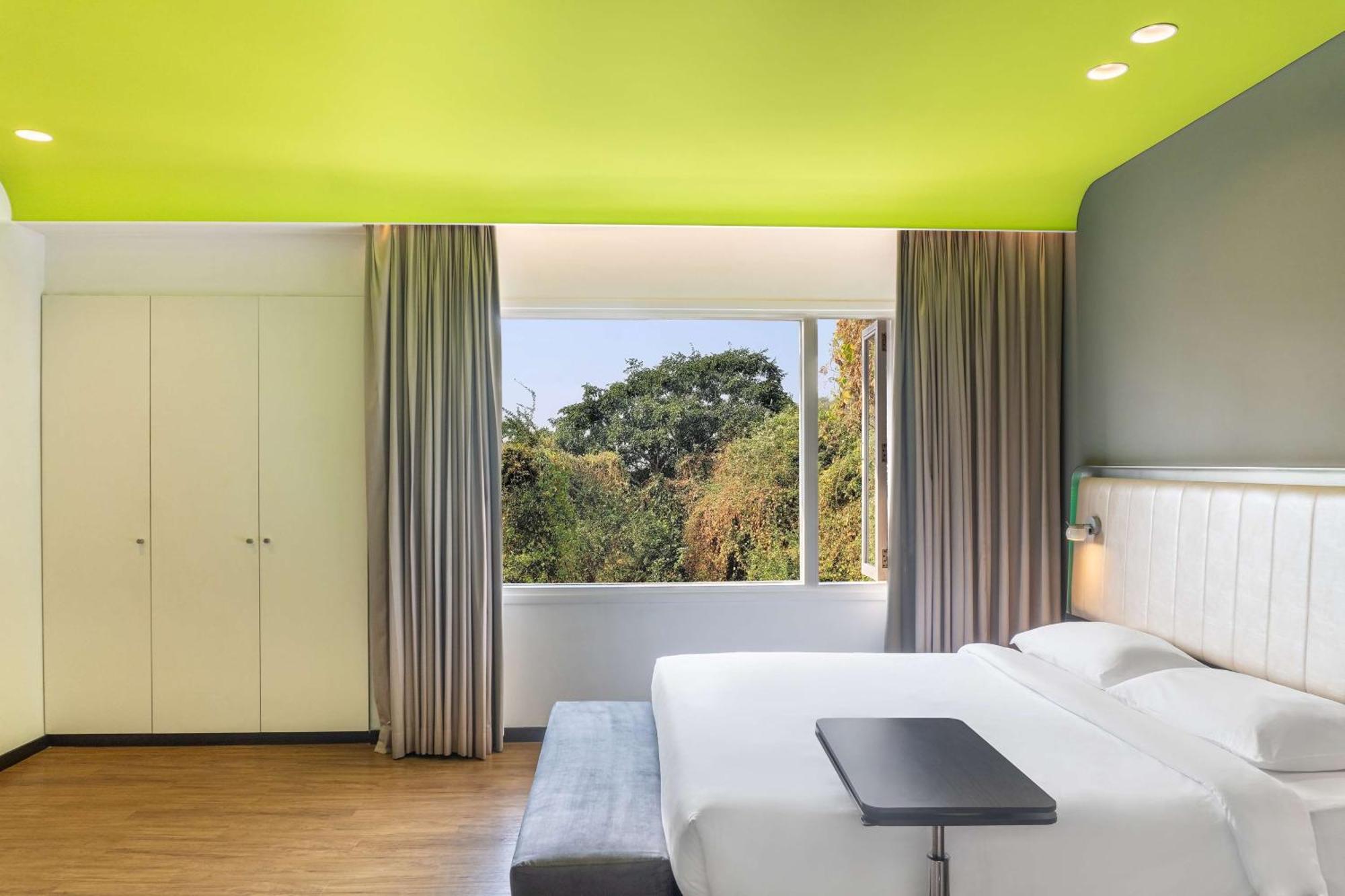 Park Inn By Radisson,South Delhi 新德里 外观 照片 A room at the hotel