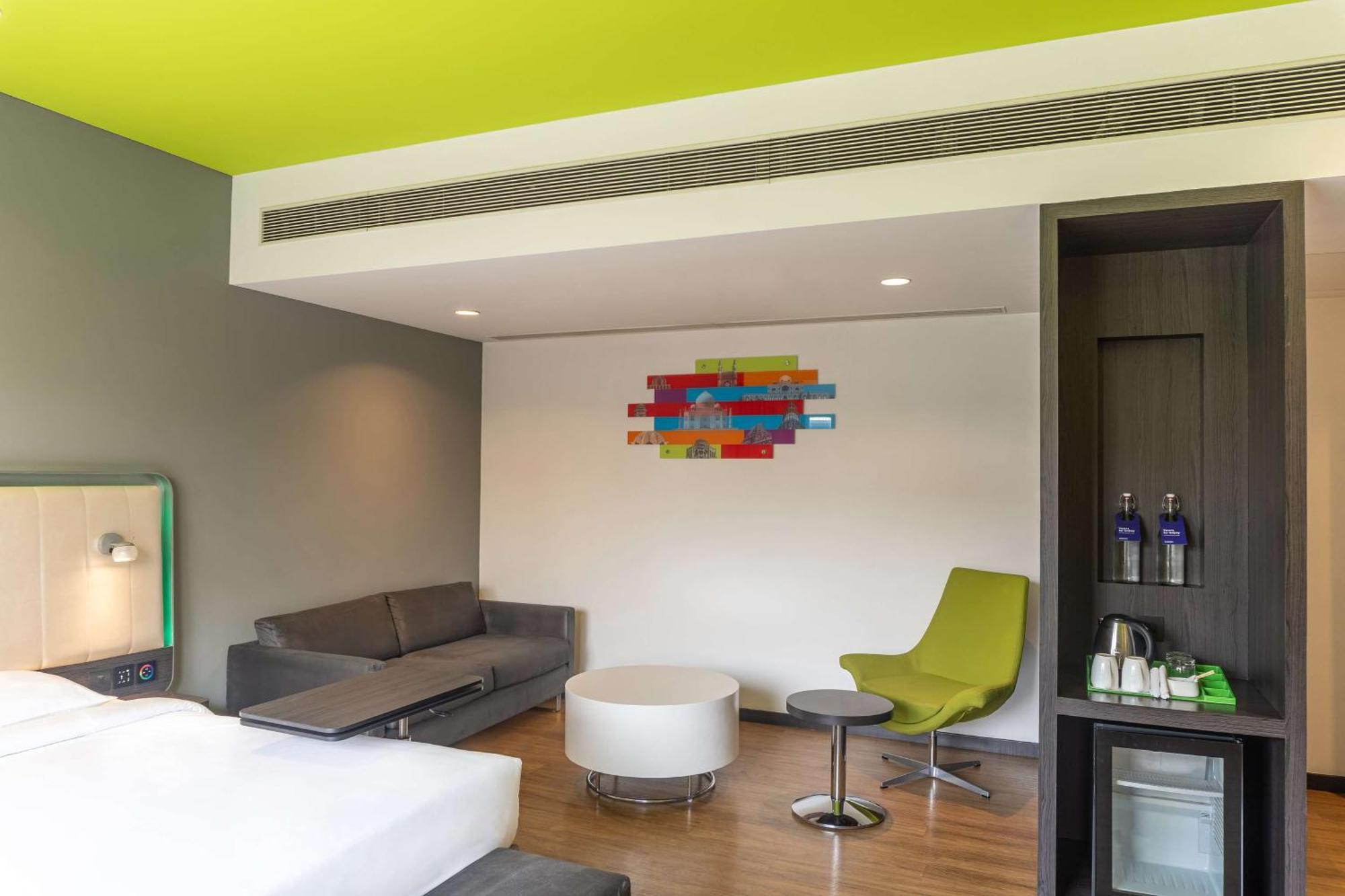 Park Inn By Radisson,South Delhi 新德里 外观 照片 A room at the hotel