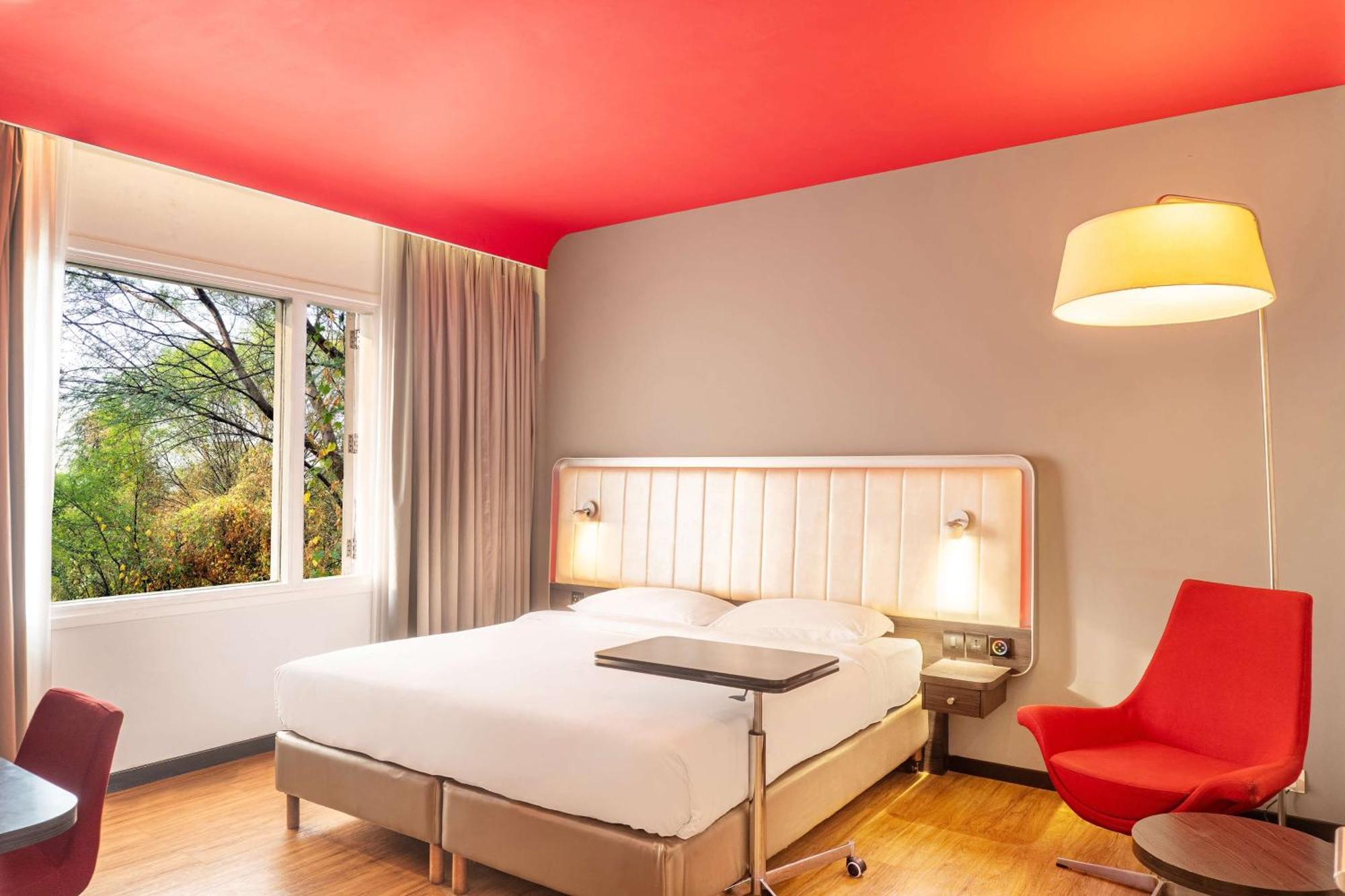 Park Inn By Radisson,South Delhi 新德里 外观 照片 A room at the hotel